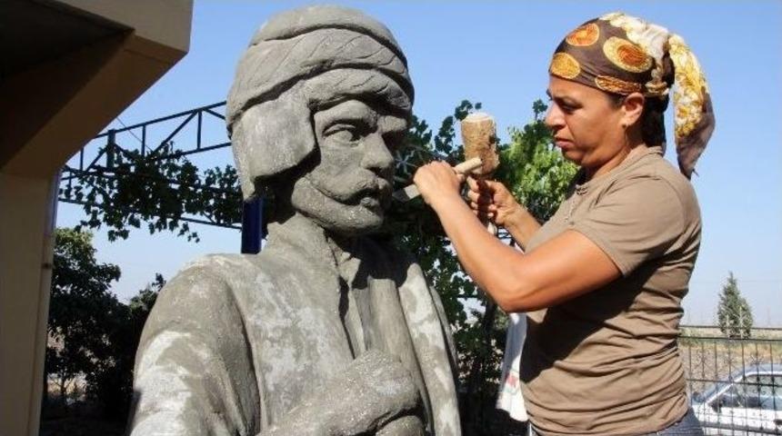 Kadın Heykeltıraştan Deniz M&uuml;zesine Heykel