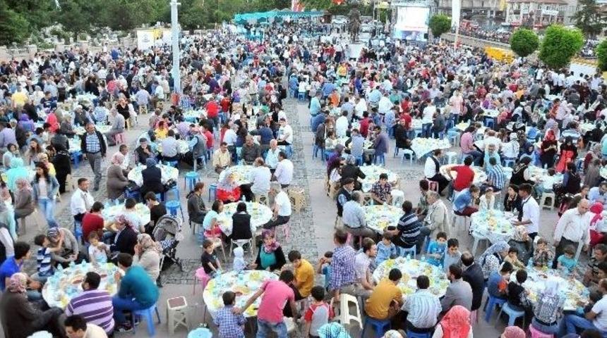 Akşehir&rsquo;de 731 Yıl Sonra Nasreddin Hoca İle İftar Coşkusu
