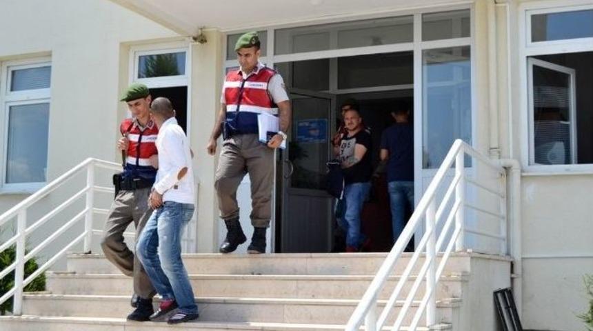 Jandarma Oto Hırsızlarını Yakaladı