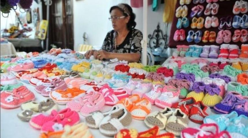 Minik Ayaklar İ&ccedil;in Rengarenk Patikler Hamam&ouml;n&uuml;&rsquo;nde