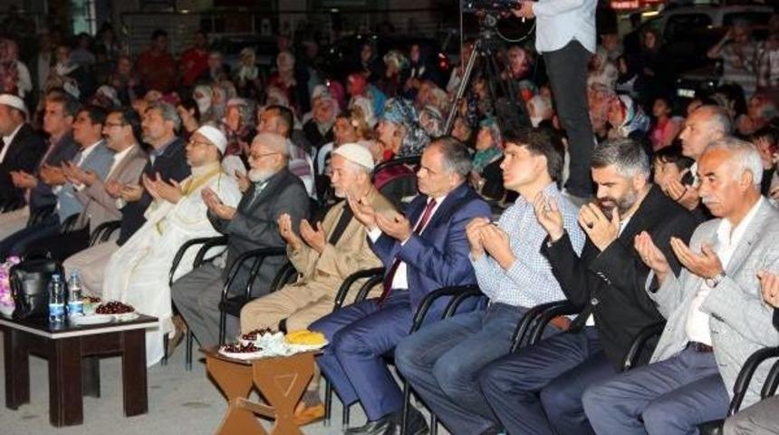 Kayseri'de Doğu T&uuml;rkistan Ve İslam &Uuml;mmeti I&ccedil;in Dua