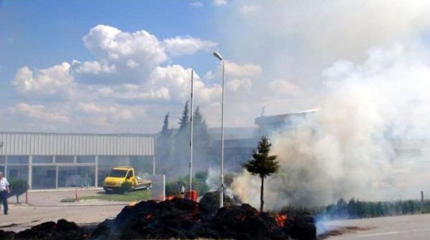 Traktör Römorkundaki Samanlar Alev Aldı
