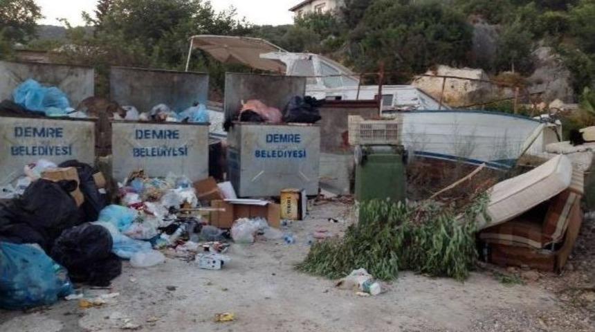 Turizm Cenneti Kekova&rsquo;da Etrafa Sa&ccedil;ılan &Ccedil;&ouml;pler Tepki &Ccedil;ekiyor