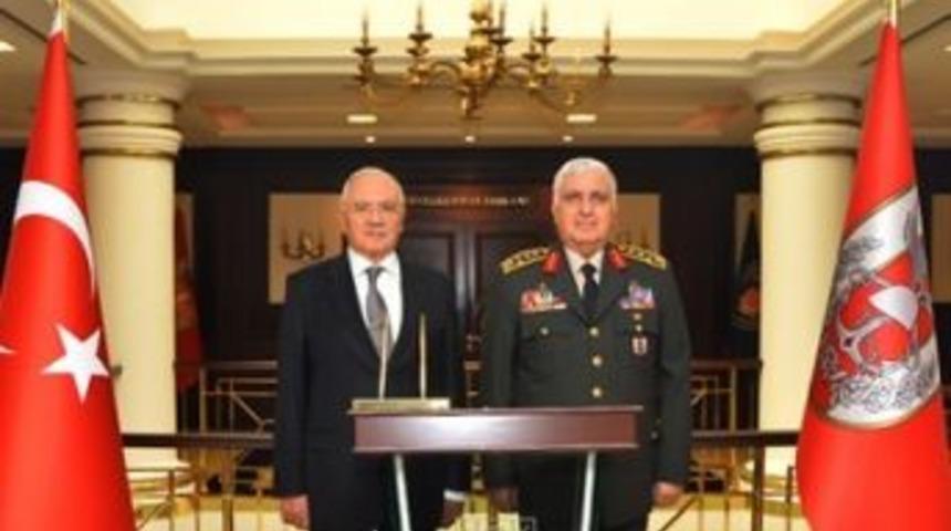Milli Savunma Bakanı G&ouml;n&uuml;l, Genelkurmay Başkanı Orgeneral &Ouml;zel&rsquo;i Ziyaret Etti
