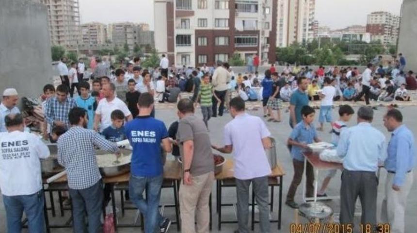 Kur&rsquo;an Kursu &Ouml;ğrenci Ve Hocaları İftarda Bir Araya Geldi