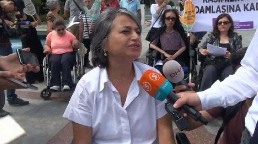 Kas Hastaları Derneği'nden İbb &Ouml;n&uuml;nde Eylem