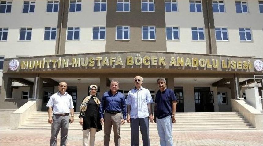 Başkan B&ouml;cek,babasının Adına Yaptırdığı Okulu Gezdi