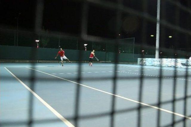 Tenis Mixed Doubles Sona Erdi