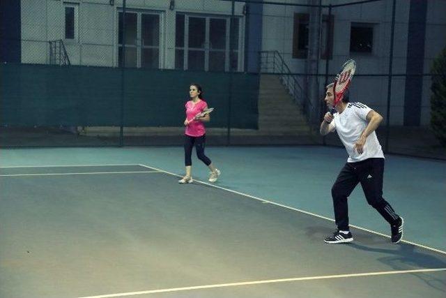 Tenis Mixed Doubles Sona Erdi