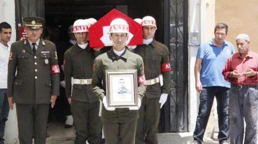 Suriye Sınırında Şehit Olan Asker Memleketine Uğurlanıyor (2)