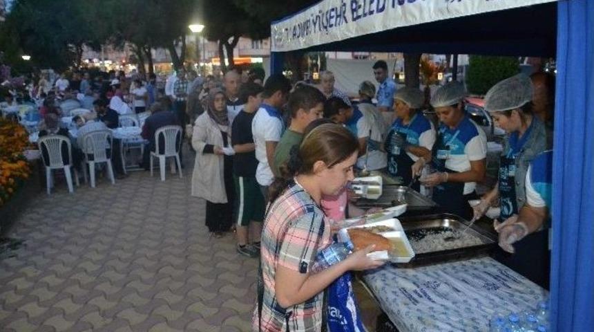 Nazilli&rsquo;de B&uuml;y&uuml;kşehir İftar &Ccedil;adırına B&uuml;y&uuml;k Rağbet