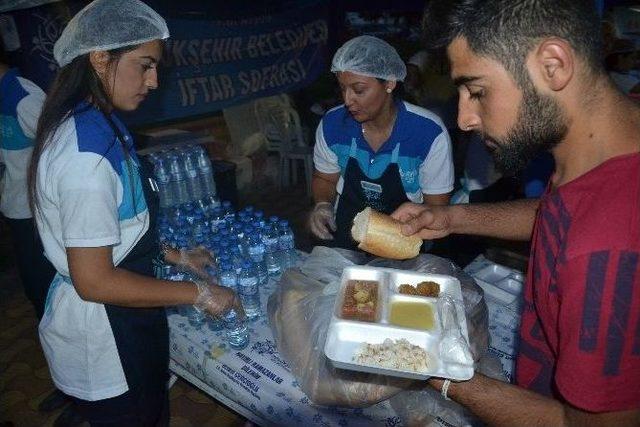 Nazilli’de Büyükşehir İftar Çadırına Büyük Rağbet