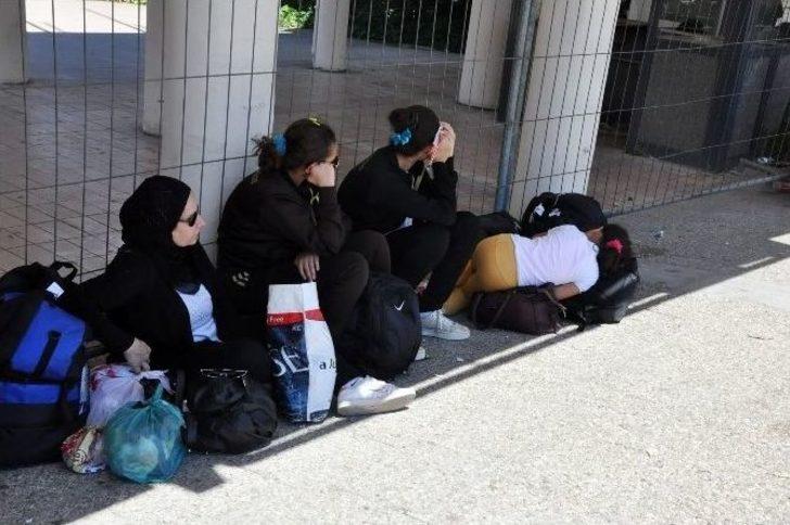 İzmir Fuarının Kapıları Suriyelilere Kapatıldı G1