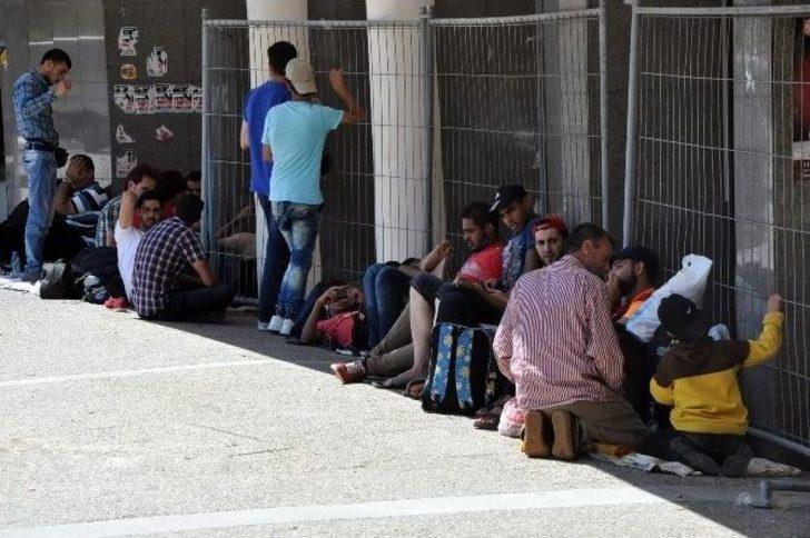 İzmir Fuarının Kapıları Suriyelilere Kapatıldı G2