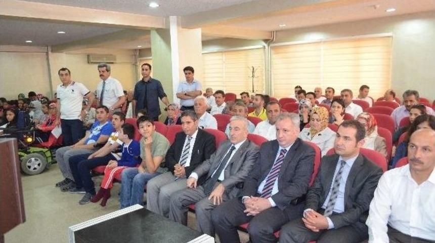 &Ouml;ğrencilere, Tablet Bilgisayar Dağıtıldı