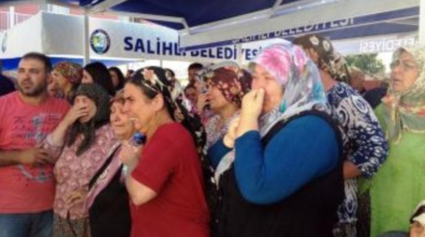 Tarım İş&ccedil;ileri Yan Yana Defnedildi