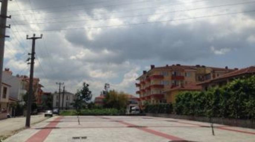 Arabacıalanı Mahalle Meydanı&rsquo;ndaki &Ccedil;alışmalar Devam Ediyor