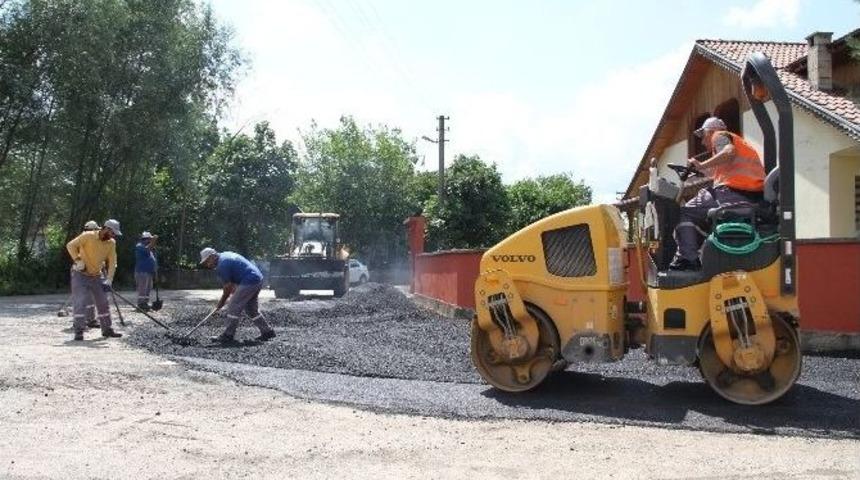 Asfalt Yama &Ccedil;alışmaları İn&ouml;n&uuml; Mahallesinde Devam Ediyor