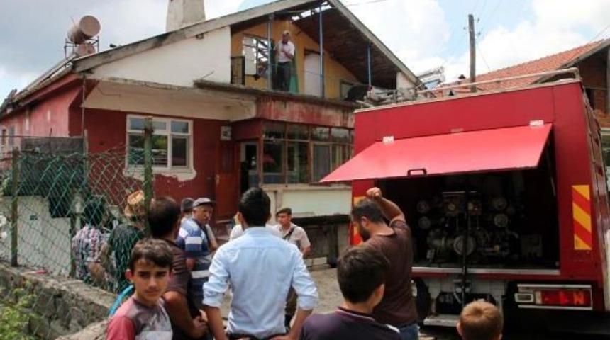 Ereğli'de &Ccedil;ıkan Yangında 3 Kişi Dumandan Etkilendi