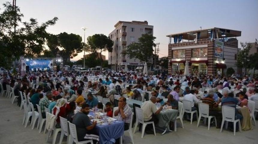 Yunusemre&rsquo;nin İftar Sofrası Muradiye&rsquo;de Kuruldu