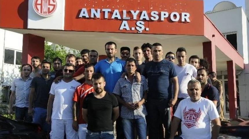 Antalyaspor Taraftarından Gencer&rsquo;e Destek