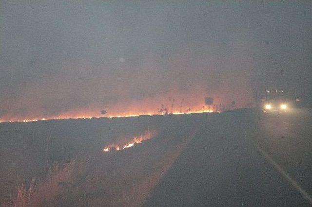 Diyarbakır’da Anız Yangını Adeta Cehennemi Yaşattı