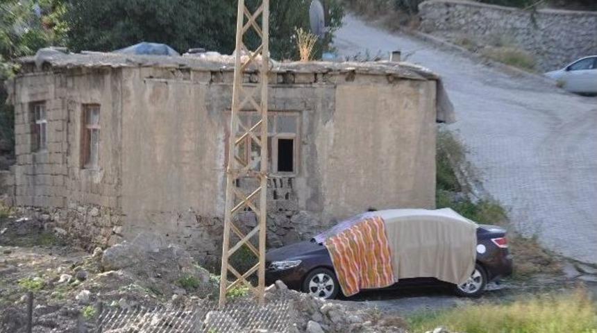 Dilencilerin L&uuml;ks Aracı Objektiflere Yakalandı