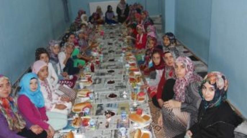 Soğuk &Ccedil;eşme Kur&rsquo;an Kursu&rsquo;nda İftar Coşkusu