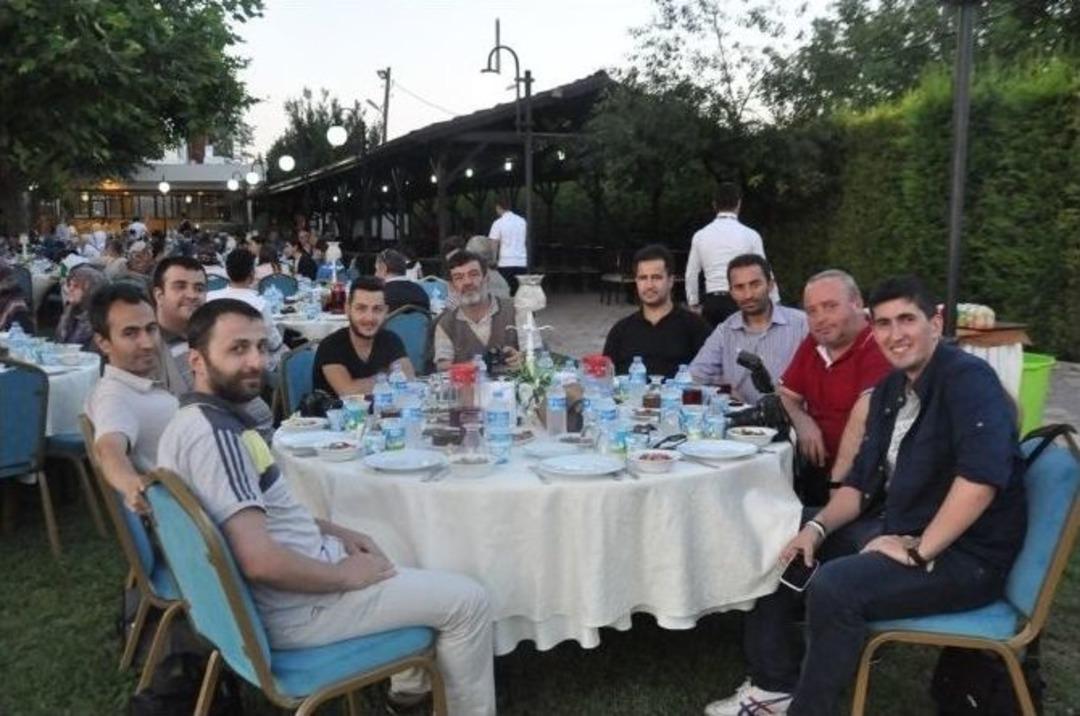 Sakarya Valisi H&uuml;seyin Avni Coş Engelli Vatandaşlarla İftar A&ccedil;tı