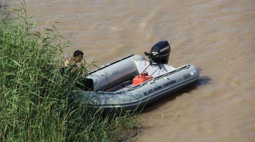 Ailesi Karadan, Ekipler Botlarla Aramaya &Ccedil;ıktı