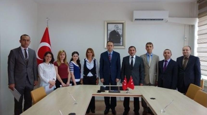 &Ccedil;erkezk&ouml;y Kaymakamı Kubilay, &Ouml;ğretmenleri Başarı Belgesi İle &Ouml;d&uuml;llendirdi