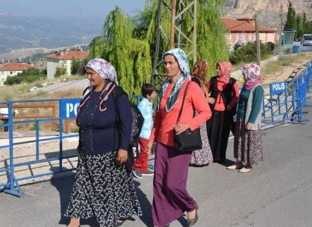 Ermenek Duruşmasına 3.5 Aylık Kızıyla Katılan Madenci Eşi: Babasını Savunmaya Geldi