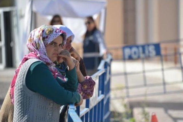 Ermenek Duruşmasına 3.5 Aylık Kızıyla Katılan Madenci Eşi: Babasını Savunmaya Geldi