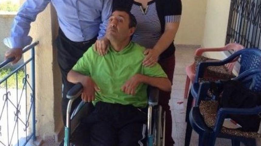 Engelli Vatandaşa Tekerlekli Sandalye