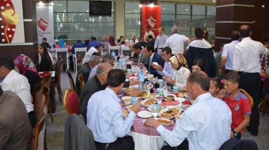 Şehit Aileleri Ve Gazilere Tatvan&rsquo;da İftar Yemeği Verildi