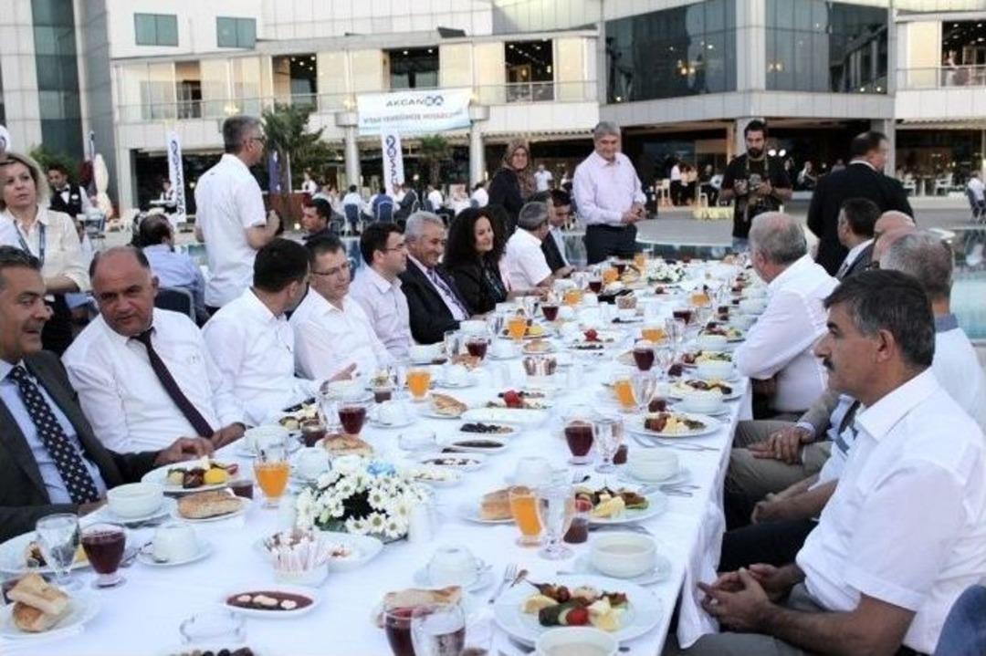 &Ccedil;imento Devi Ak&ccedil;ansa Ailesi İftar Yemeğinde Buluştu