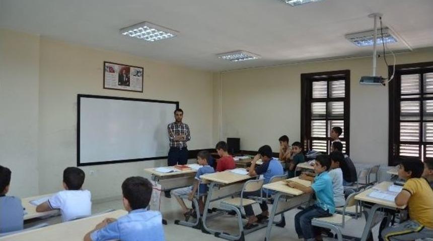 Semt Konaklarında Kur&rsquo;an Kursu Veriliyor