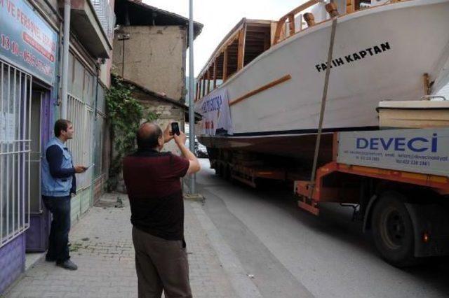 Tokat'ta Tır Üstünde Taşınan Tekne Ilgi Çekti