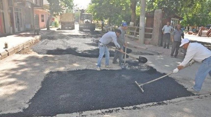 G&ouml;lbaşı&rsquo;nda Yollara Yama Yapıldı