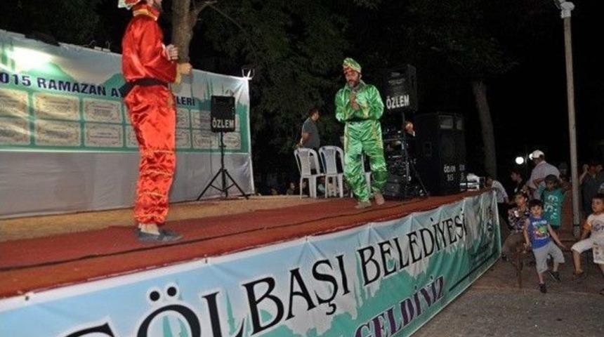 Hacivat İle Karagöz Oyununa Büyük İlgi