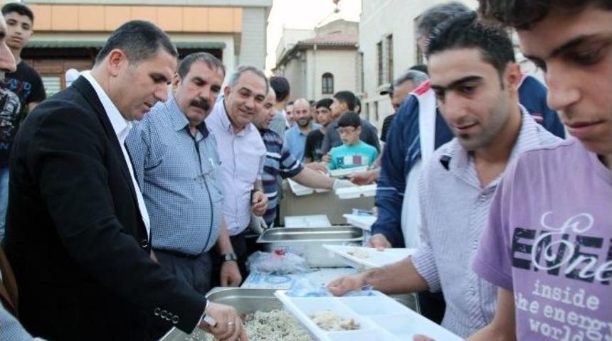 Gtb’den 2 Bin Kişiye İftar Yemeği