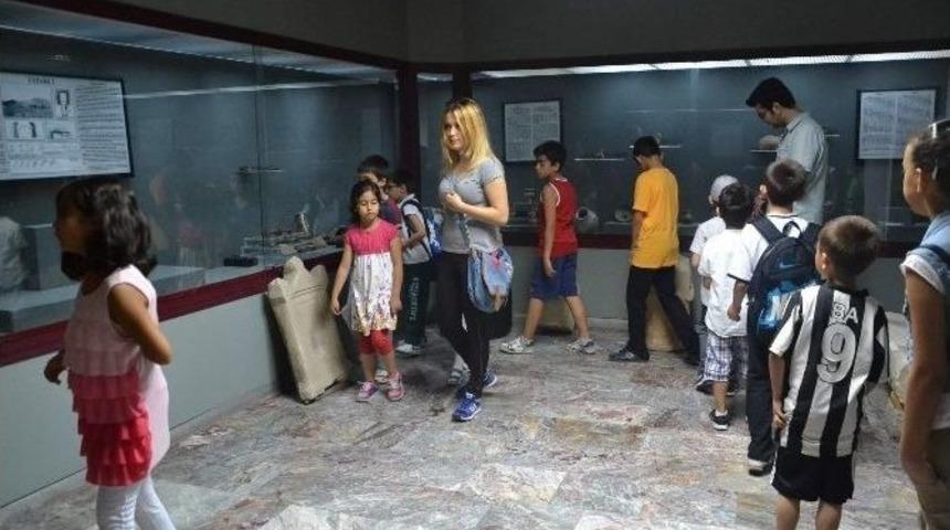 Aksamlı Öğrenciler Arkeoloji Müzesini Gezdi