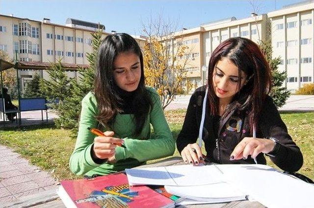 Erciyes Üniversitesi’nden Başarıya Tam Destek