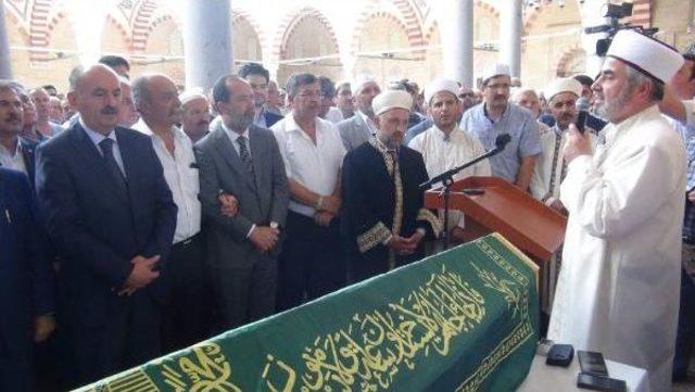 Emekli Müftü Bakanlar Kurulu Izniyle Selimiye Camii Haziresine Defnedildi