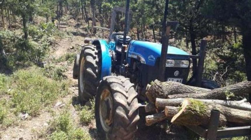 İndiği Trakt&ouml;r&uuml;n Altında Kalan Iş&ccedil;i Yaralandı