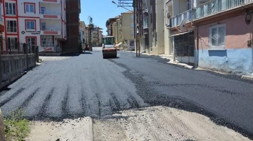 Asfalt &Ccedil;alışmasını B&uuml;y&uuml;kşehir Ve Yeşilyurt Belediyesi Birlikte Yapıyor