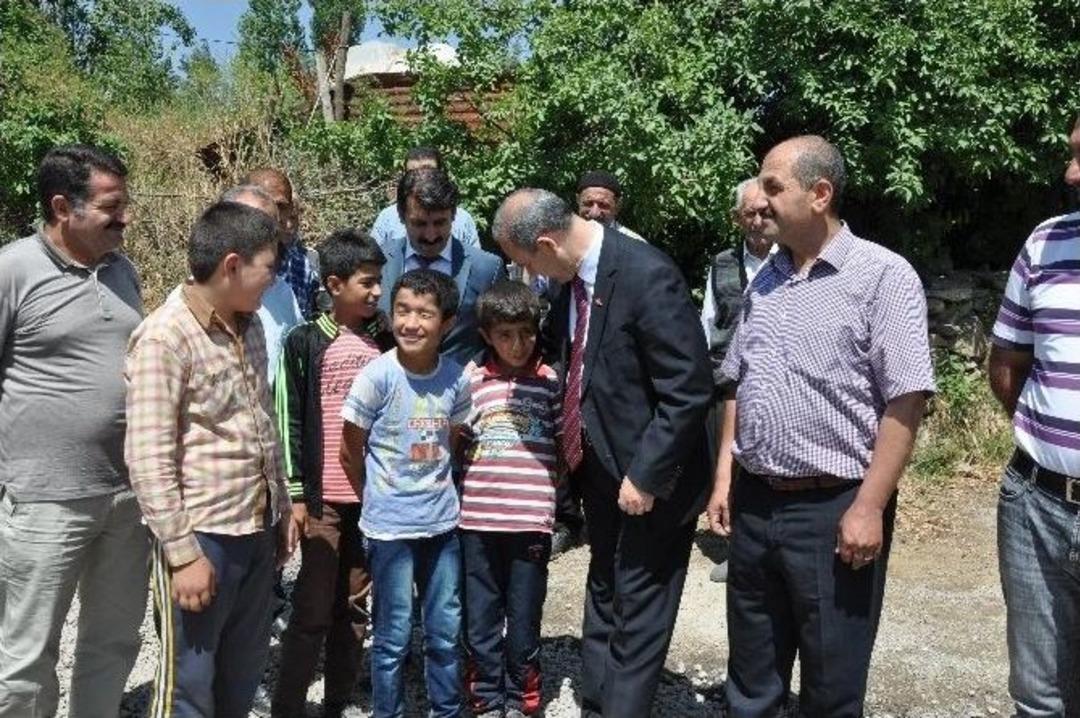 Muş&rsquo;ta K&ouml;y Yollarında Asfalt &Ccedil;alışması