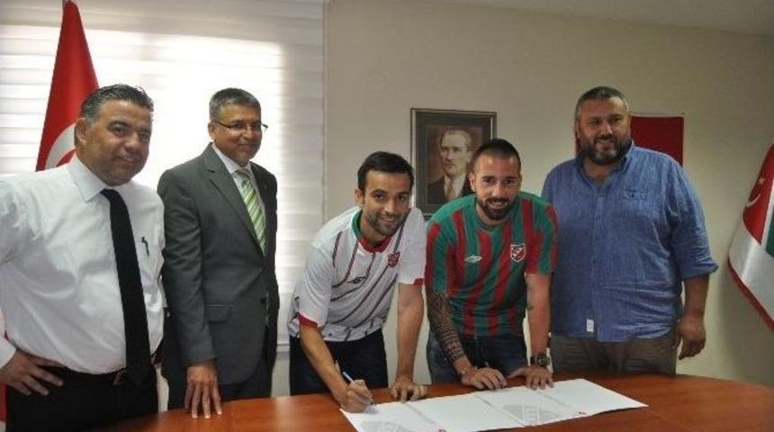 Karşıyaka’da 2 İmza