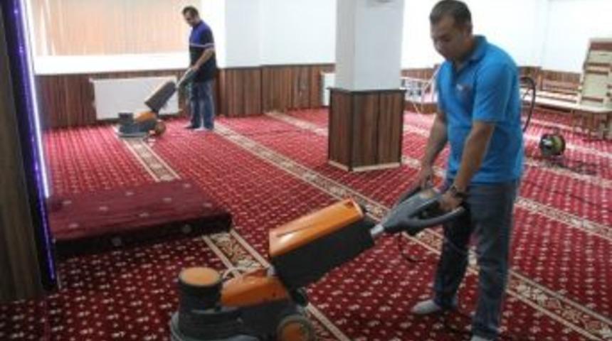 Kastamonu&rsquo;da Hijyen Timi Camileri Pırıl Pırıl Yapıyor