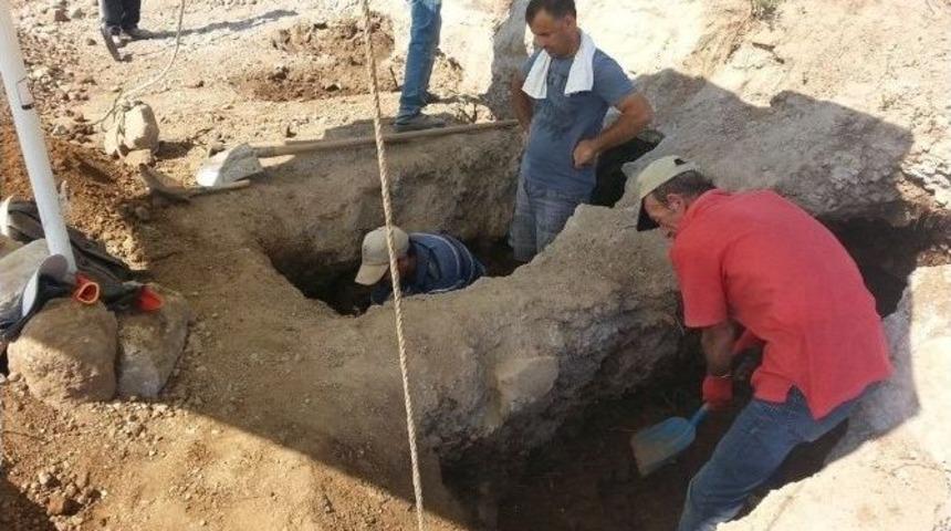 İnşaat Alanında Bulunan Kaya Mezarlarında Kurtarma Kazısı Başladı